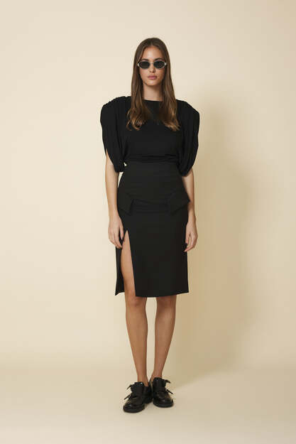 Oversized Shoulders Black Top