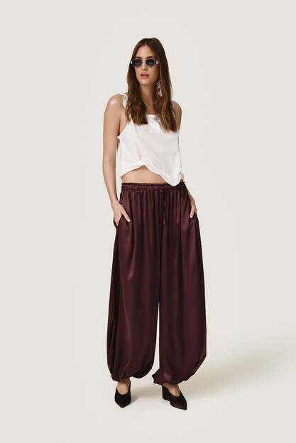 Top featuring a discreet wire inserted into the hem - SS26