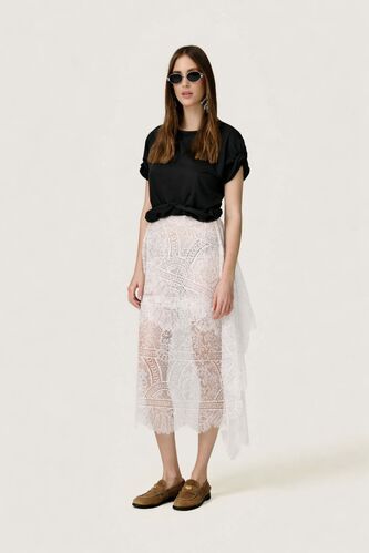 Black T-shirt featuring a discreet wire inserted into the hem - SS26 - PNK Casual